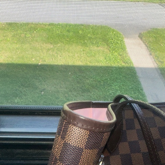 100% authentic Louis Vuitton Damier Neverfull GM - ballerina pink interior 💓 - Picture 9 of 14